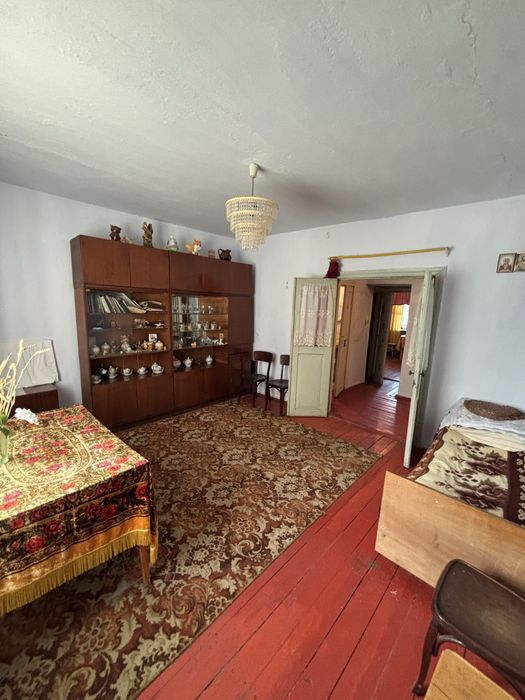 р 2-кімнатна квартира на 1 поверсі — зроби ремонт на свій смак!