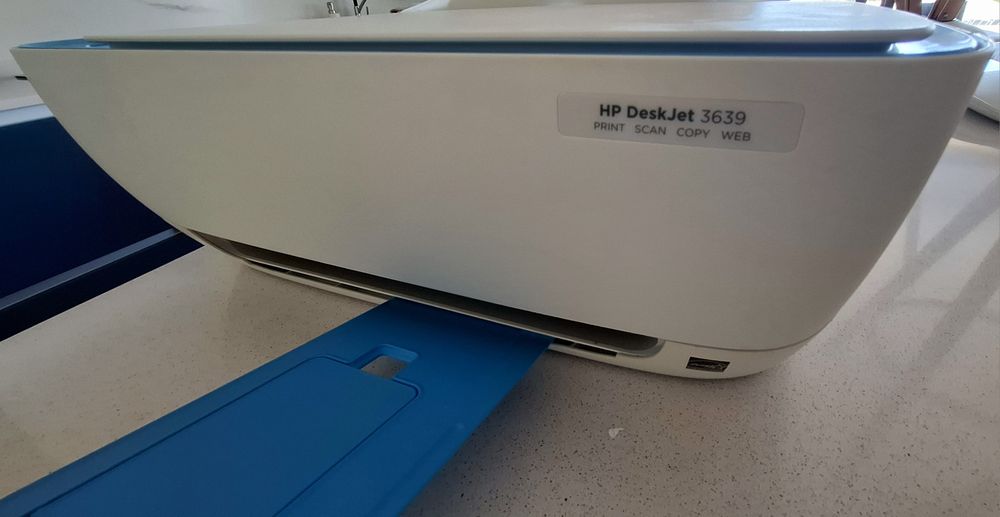 Hp DeskeJet 3639 multifunction printer, like new and working64283966787585122