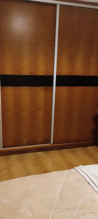 Quarto de casal completo usado em cor de cerejeira