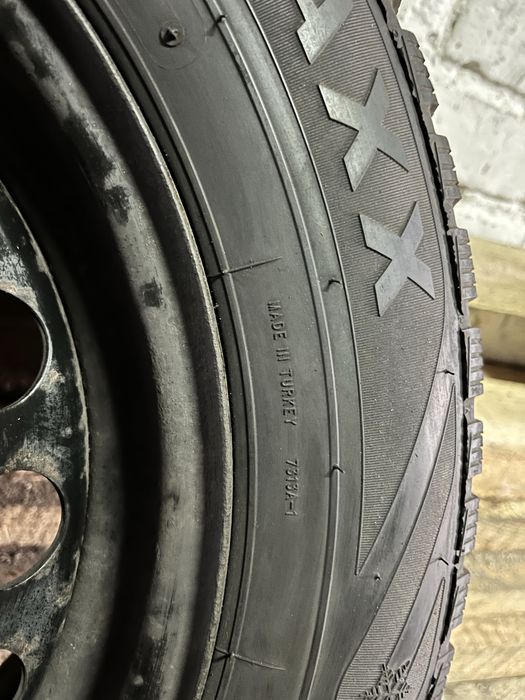 Зимова гума в зборі з дисками Starmaxx r15 5/112 Golf/vag комплект