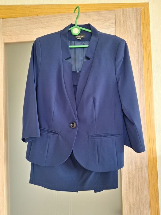 HelenA костюм женский тёмно-синего цвета отличного качества