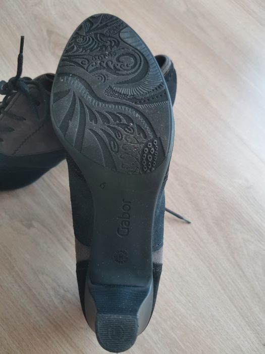 Damskie buty na obcasie Gabor