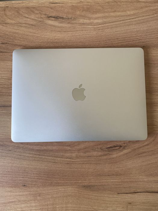 Macbook air M1 8/256 2021 року