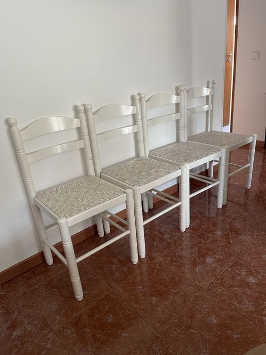 Quatro cadeiras