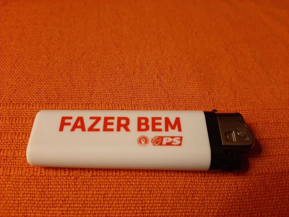 Bloco notas  Banco Borges Irmao.Isqueiro PS a funcionar e Carteiras fó