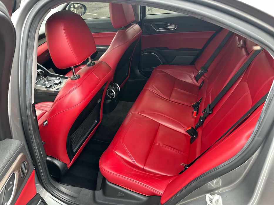 Alfa Romeo Giulia      2018