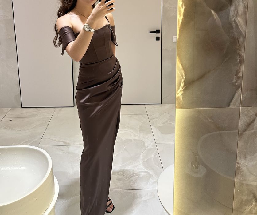 Продається вечірня сукня, одягнута один раз, в ідеальному стані.