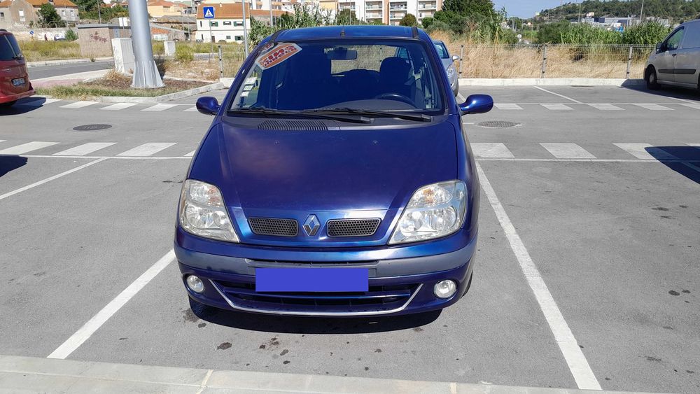Vendo Renault Scénic 1.4 gasolina, versão Expression, ano 2002.