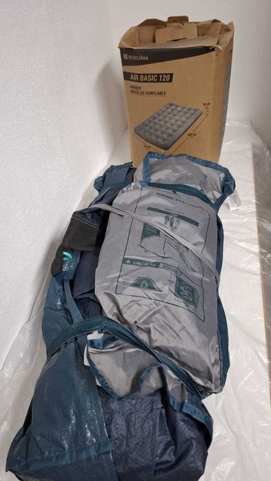 Tenda e colchão de campismo