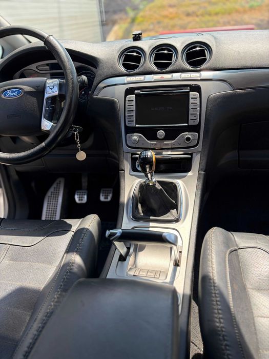 Ford S-MAX – 7 Lugares | Espaçoso | Confortável | Ideal para Família