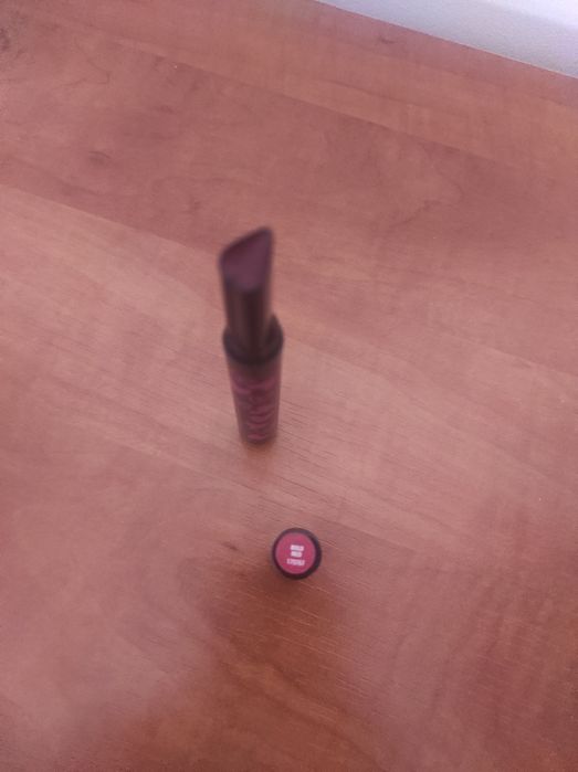 pomadka z sercem Bold Red od Mary Kay