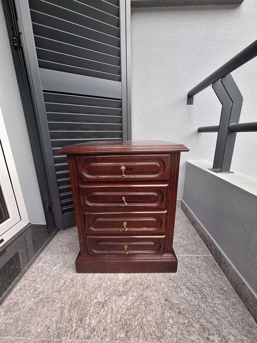 Móveis em Madeira em pleno estado!!