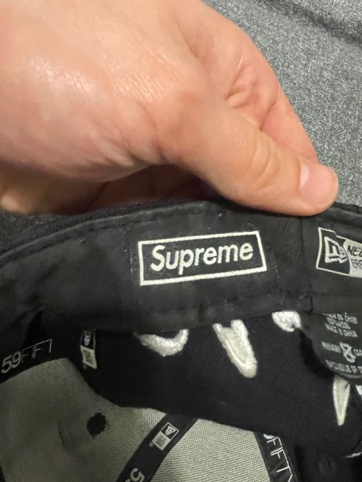 Boné Supreme X Playboy com logótipo em caixa preto