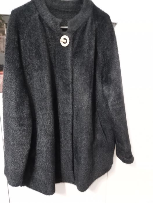 Czarna alpaka oversize