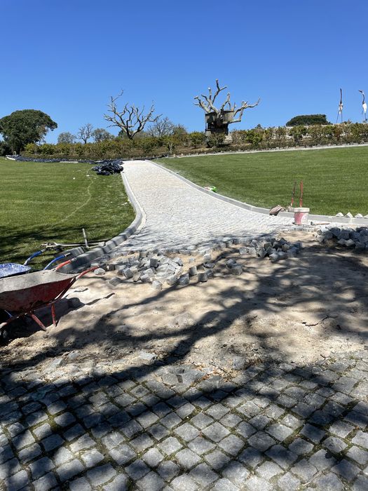 Aplicação de todo tipo calçada portuguesa pavê lancil e outrs