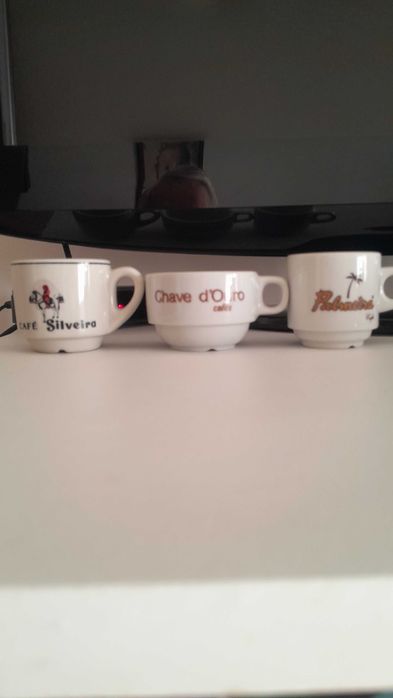Chávenas de café antigas para coleção