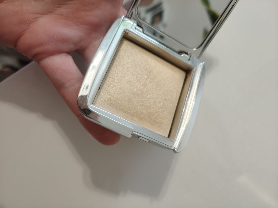Hourglass brilliant strobe light