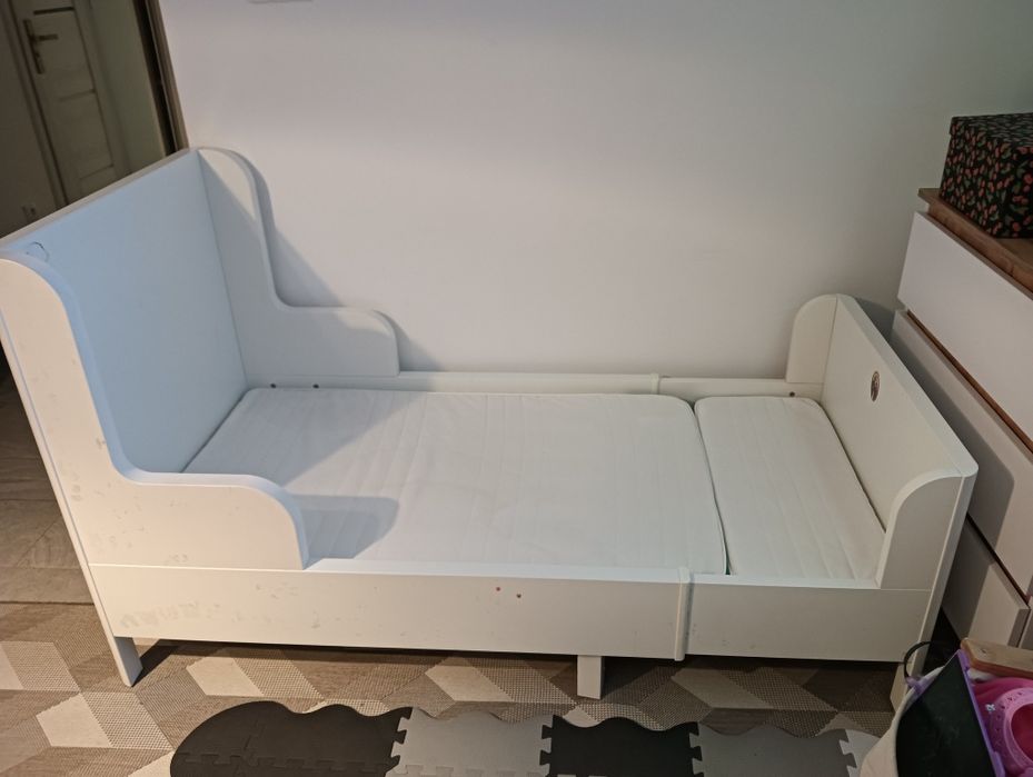 Rozsuwane łóżko białe Ikea Busunge z materacem, 80x200 cm