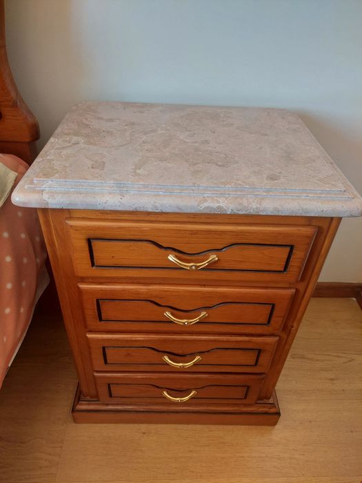 Mobília Quarto Casal – Cama + 2 Mesas de Cabeceira + Cómoda