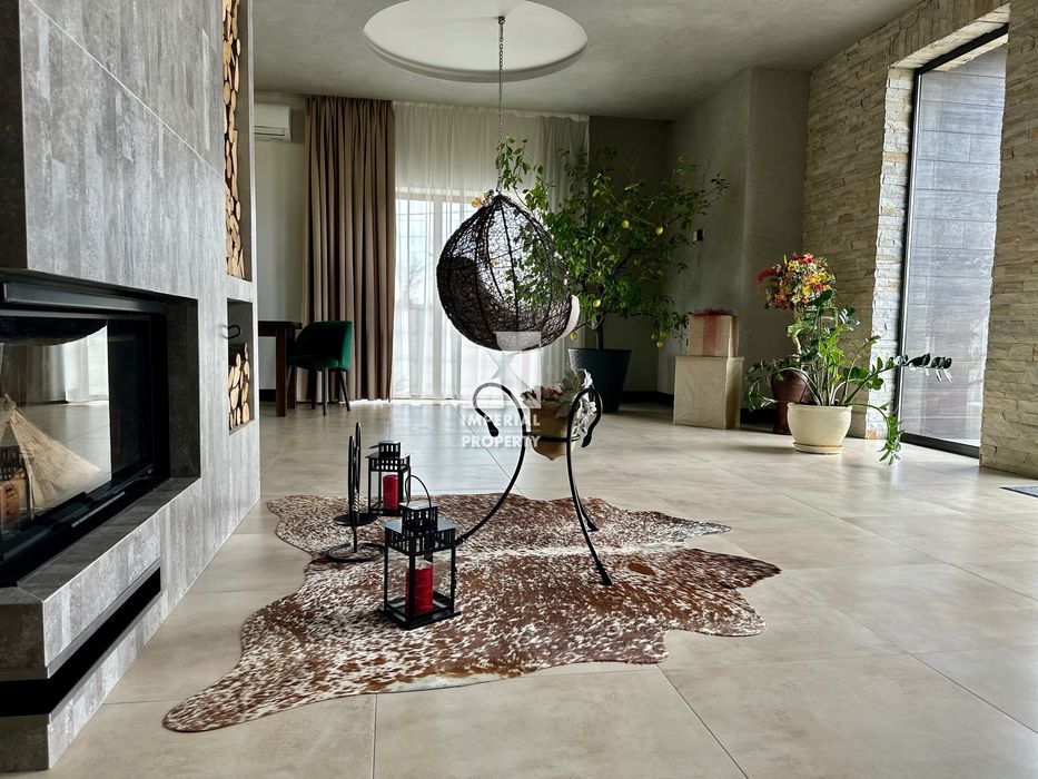 Продам шикрану віллу VIP рівня зі всіма зручностями!