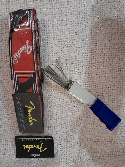 Pasek do gitary z logo Fender, zestaw pilników do slotów mostka gratis