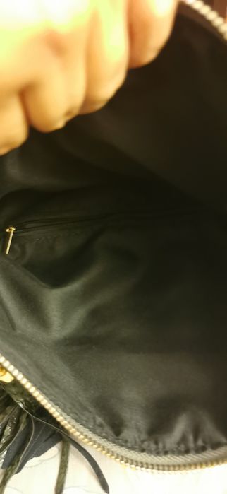 Mala tiracolo verde com alça com corrente dourada