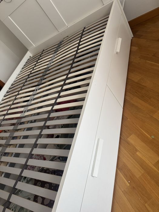Cama Ikea com gavetas 140x200