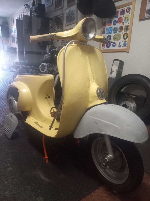 Vespa 50s usada para restaurar