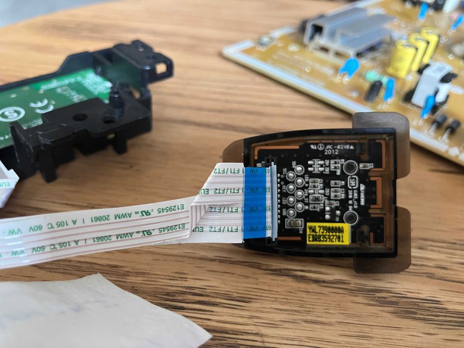 Części do TV LG 55UN81003LB płyta główna i inne części.