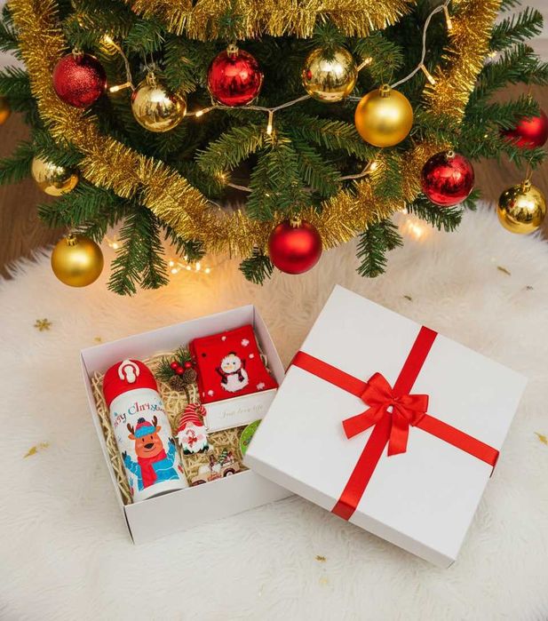 Різдвяний подарунковий бокс (новорічний набір) + гірлянда в ПОДАРУНОК!