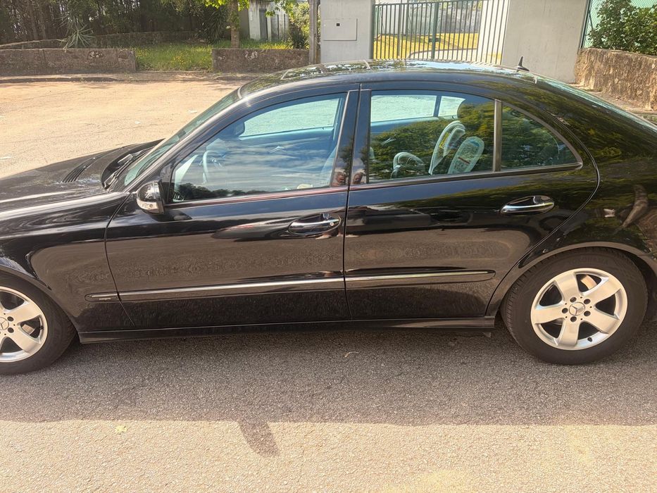 Mercedes-Benz Avantgarde E 220 CDI Automático | 2006 | Preto | 280.000 km | Muito estimado