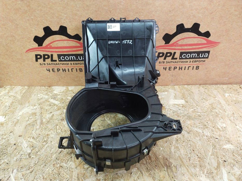 VW Touareg II 2010-2018 корпус вентилятора печки 52426522