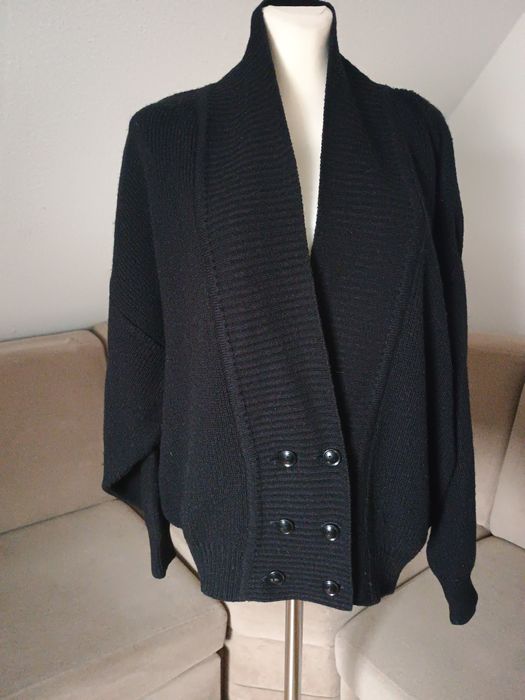 Czarny sweter damski