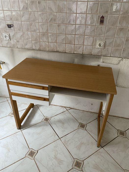 Biurko drewniane z szufladami