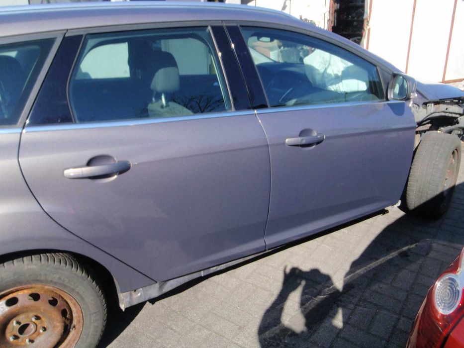 Ford Focus MK3 kombi 2 szt drzwi kombi kolor VF ORGINAŁ PRAWE