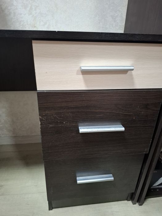 продам стіл для школяра