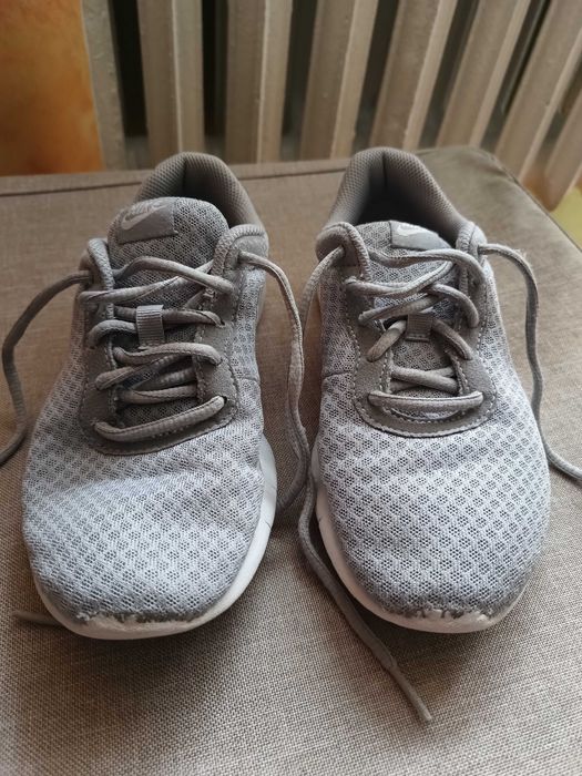 Buty sportowe dziewczęce NIKE 35,5