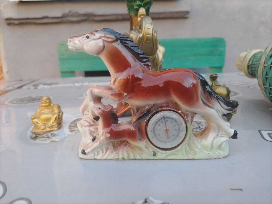 Статуэтки, кувшин