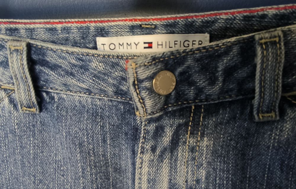 Klasyczna spódnica marki Tommy Hilfiger