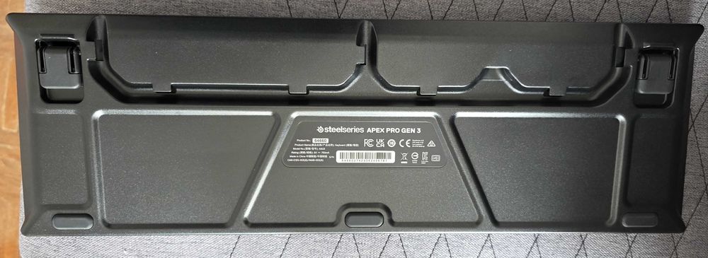 STEELSERIES APEX PRO GEN3 US e Razer Deathadder v4 Pro wireless black