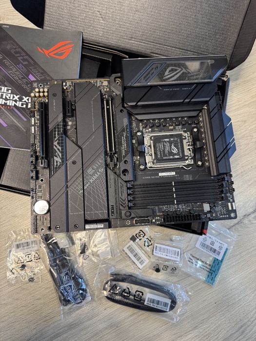 Asus Rog x670e-f gaming Материнська плата