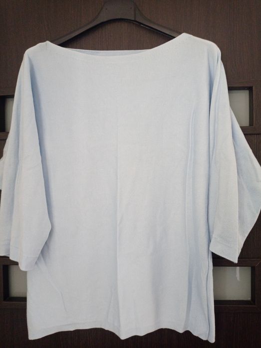 Cieńka bluzeczka dzianinowa.