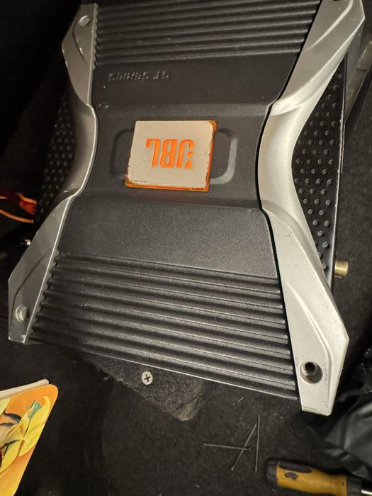 Усилитель саба JBL GT5-A402