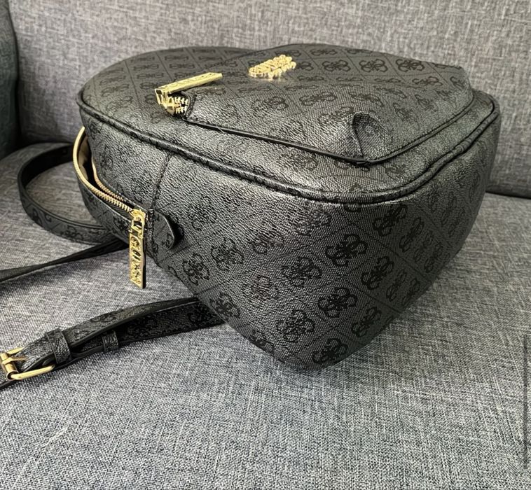 жіночий рюкзак Guess