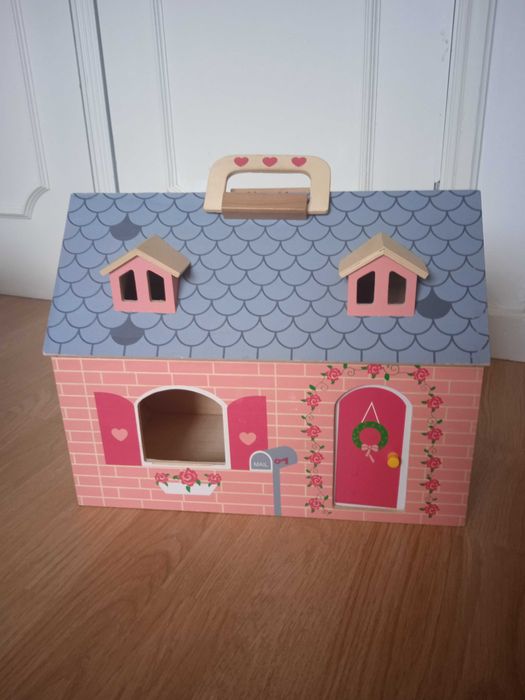 Casa de bonecas portátil