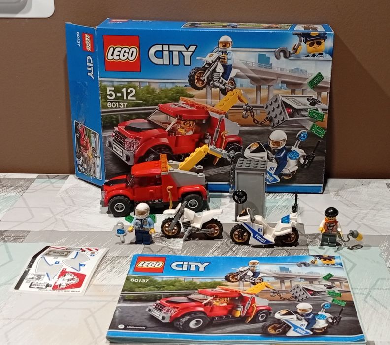 Lego City  60137 POLICJA Holownik Cross ŚCIGACZ