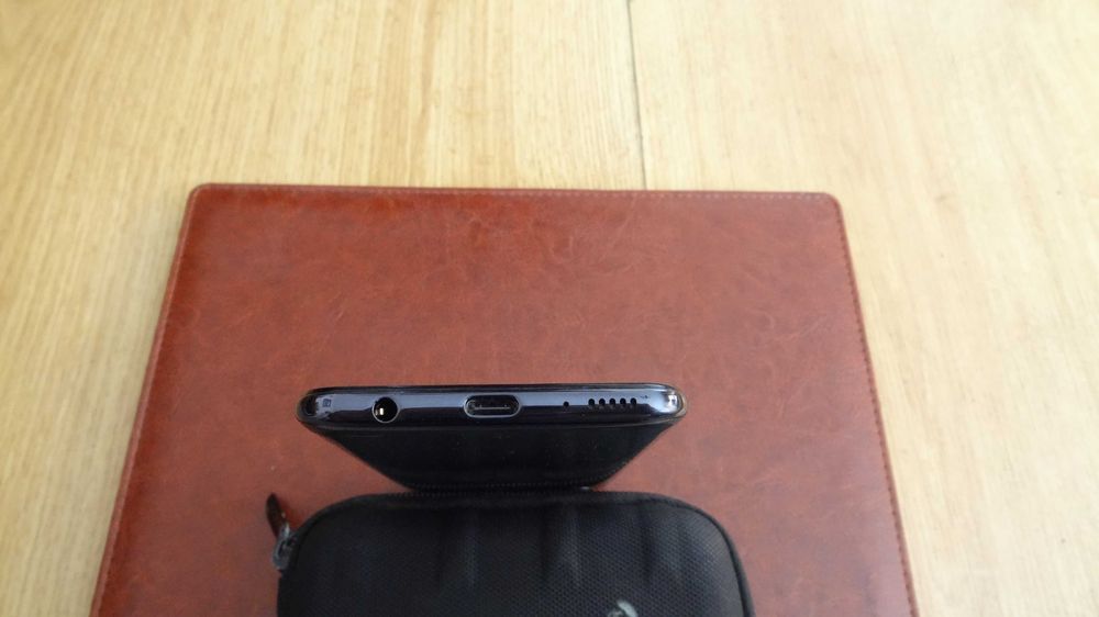 Smukły ładny smartfon Samsung w ładnym stanie, ekran amoled okazja !