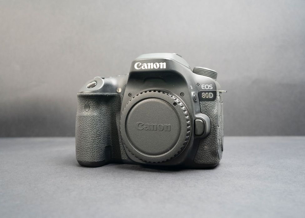Canon 80d com 5 baterias - Potente e versátil