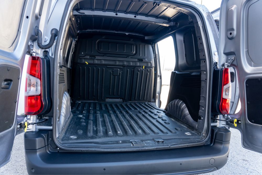 Toyota ProAce City 1.5 D-4D L1 (Garantia total até 2029/08) - (Desde 220€/mês financiamento)