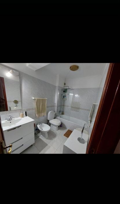 Quarto casal para alugar em Queluz